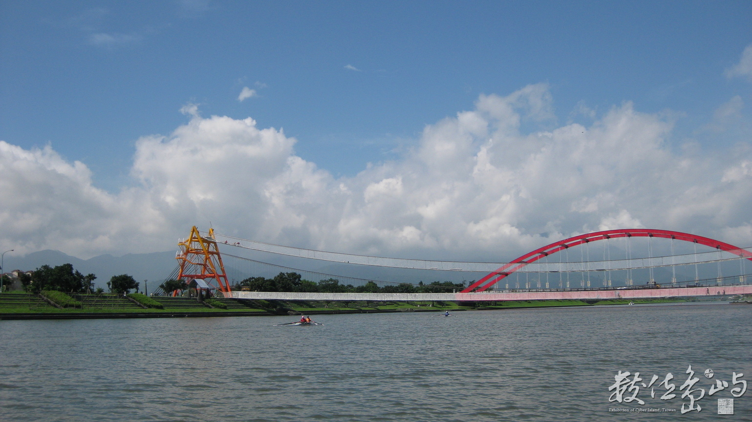 宜蘭冬山河上施工中的橋