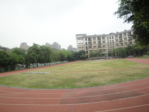 仁美國小-操場全景