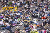 反核四躺下忠孝西路抗議