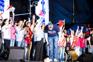 嘩聲之後要安靜了，因此我一鞠躬道謝