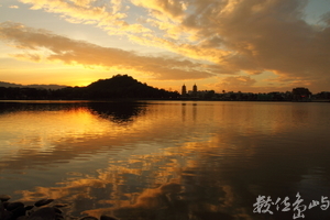 蓮潭夕照