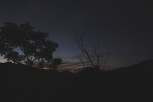 暗冥到微亮之間