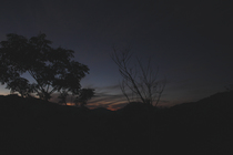 暗冥到微亮之間