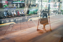 比鬧鐘早起的小人物