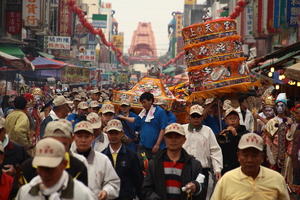 北港溪頭人似海，香煙直達朝天宮