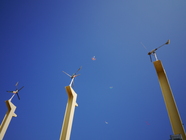 因風而轉，隨海飛翔