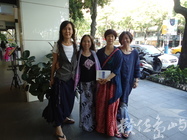 玫玲MicoMegaWega與心靈姊妹合影於台北光點旁2012