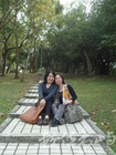 與親愛姐姐合影在大安森林公園2013