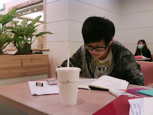 放學後，認真的摩斯