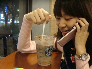 喝咖啡，聊是非