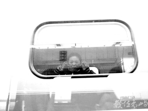 隔壁車廂的小孩