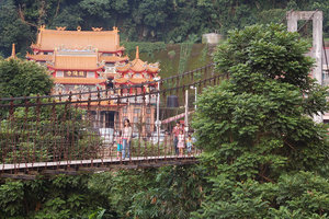 嘉義縣番路鄉─龍隱寺與地久橋