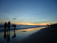 夕陽拖著尾巴回家了