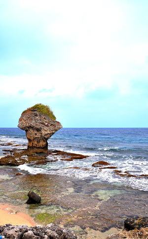 浪打花瓶岩