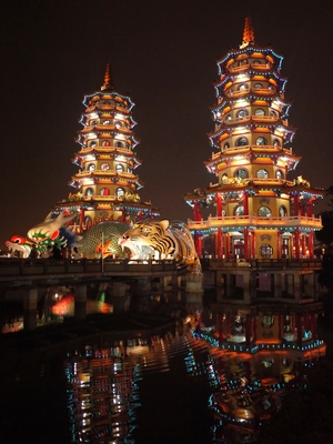 高雄市左營區-蓮池潭龍虎塔