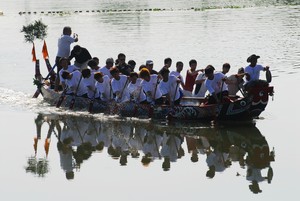 二龍競渡