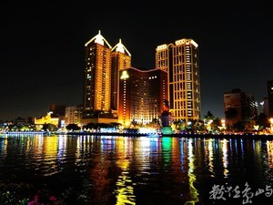 高雄市鹽埕區－愛河之夜