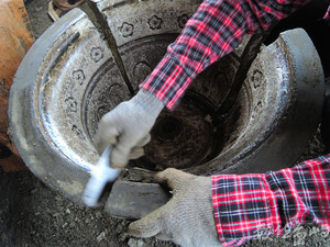 清理水泥花盆板模