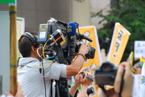 攝影記者的背影