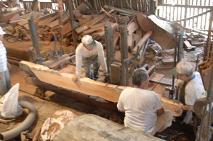 木材行內工作情景