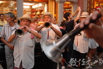 城市樂師--大稻埕迪化街/陳旺展 2013年拍攝