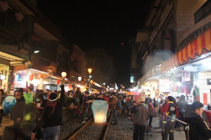 夜晚的十分老街