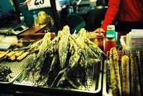 漁魚市場炸飛魚