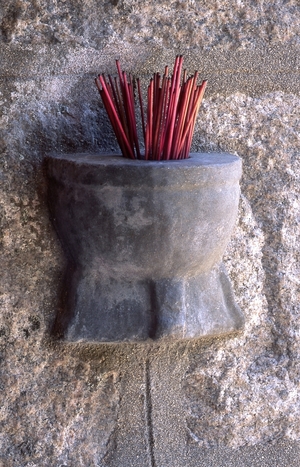 民宅門口的造型香爐