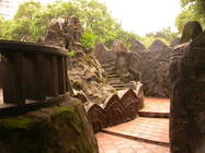 榕蔭大池的假山