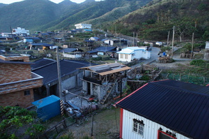 聚落。地下石屋