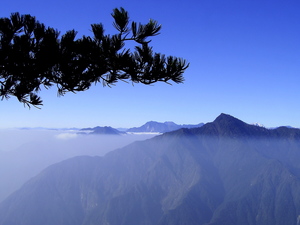 清水大山看三角錐山