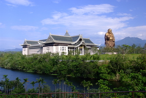 峨眉湖彌陀大佛