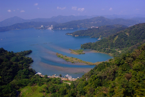 鳥瞰日月潭