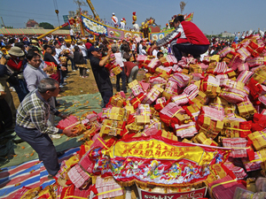 3同心協力添載王船