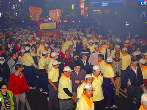 2遶境的媽祖神轎