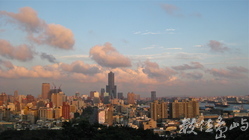 高雄八五。之四。 繁榮更迭。