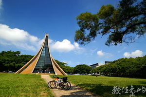 上帝禮讚—路思義教堂
