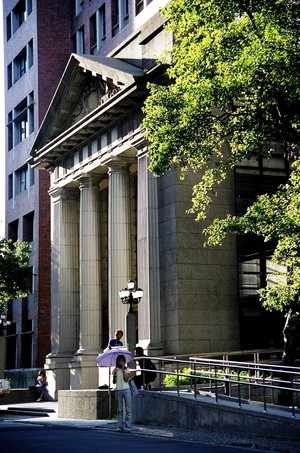 #11 博愛樓北側巴洛克門柱