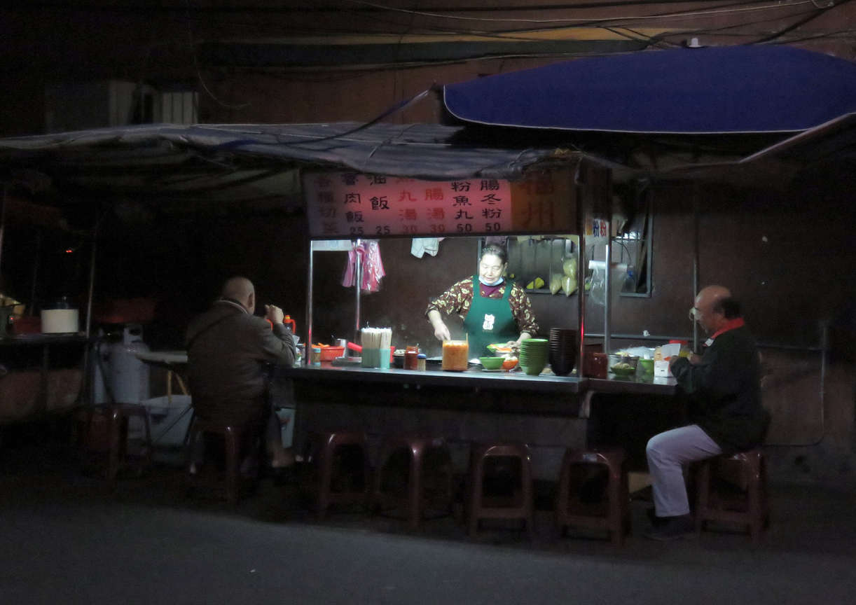巷口的小吃攤