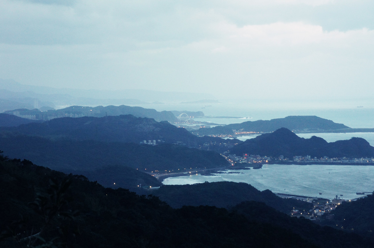 早晨憂鬱的海平面