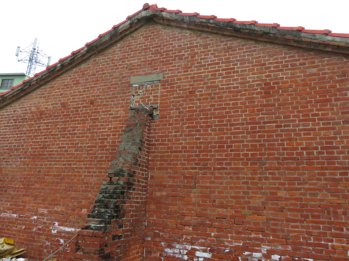 東後寮教會彈痕