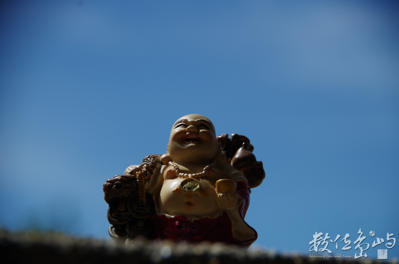 彌勒佛 高高在上