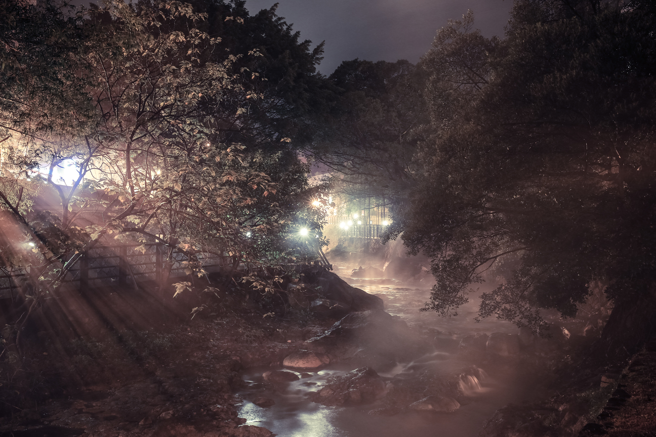 溫泉寒雨夜