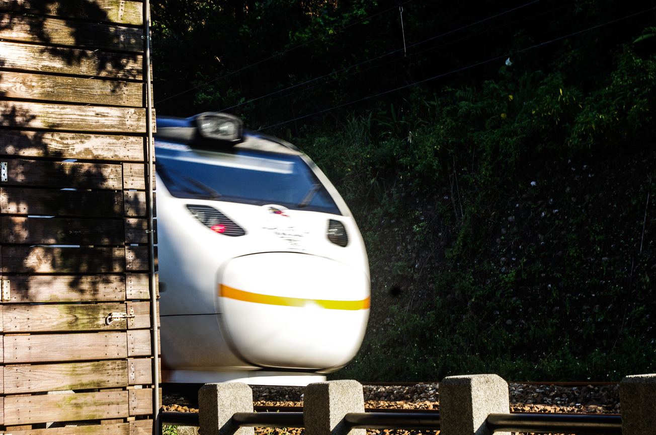 駛過