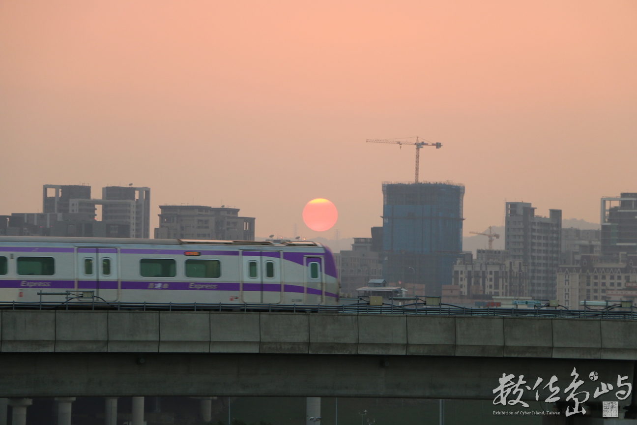 夕陽下の捷運