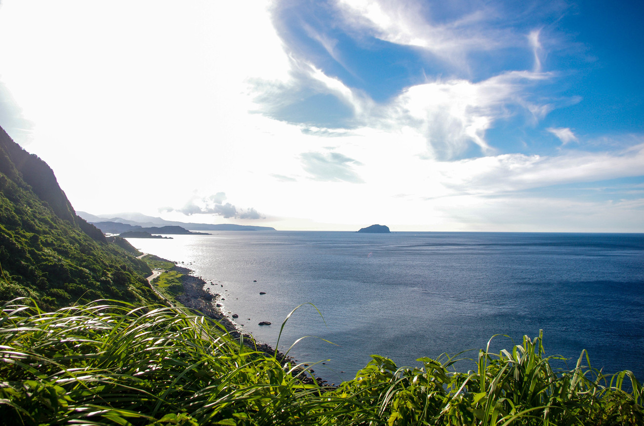 山巒與海