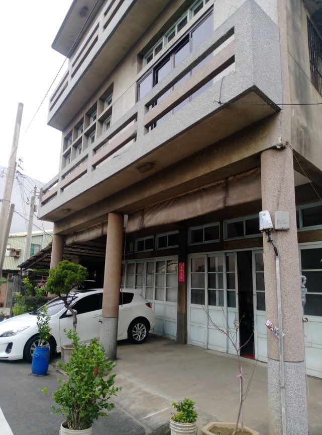 後龍一老屋正面