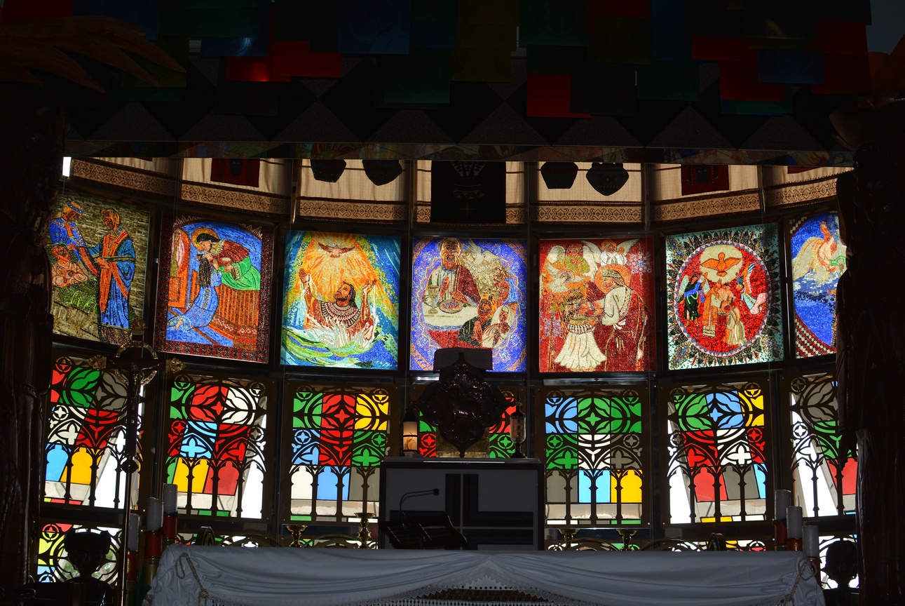 天主教法蒂瑪教堂彩繪玻璃