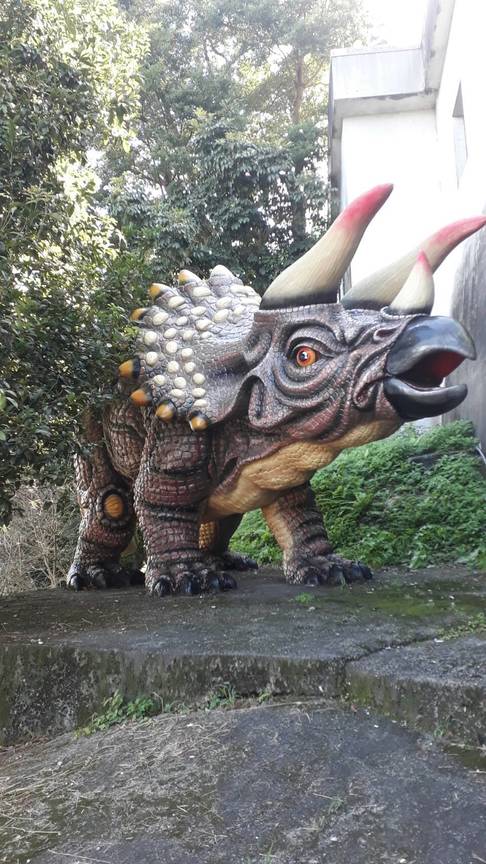 恐龍雕像