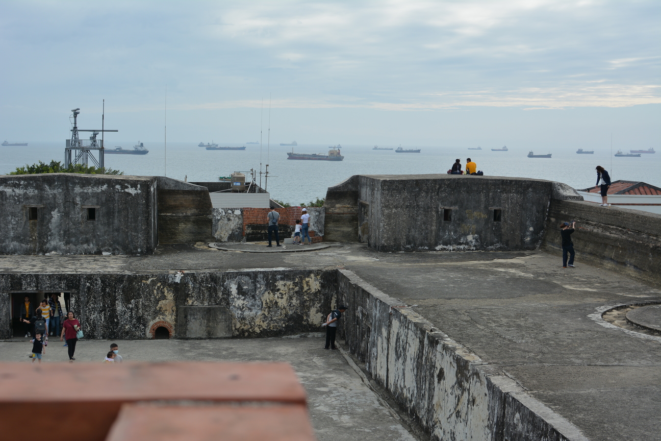 假日的旗津砲台